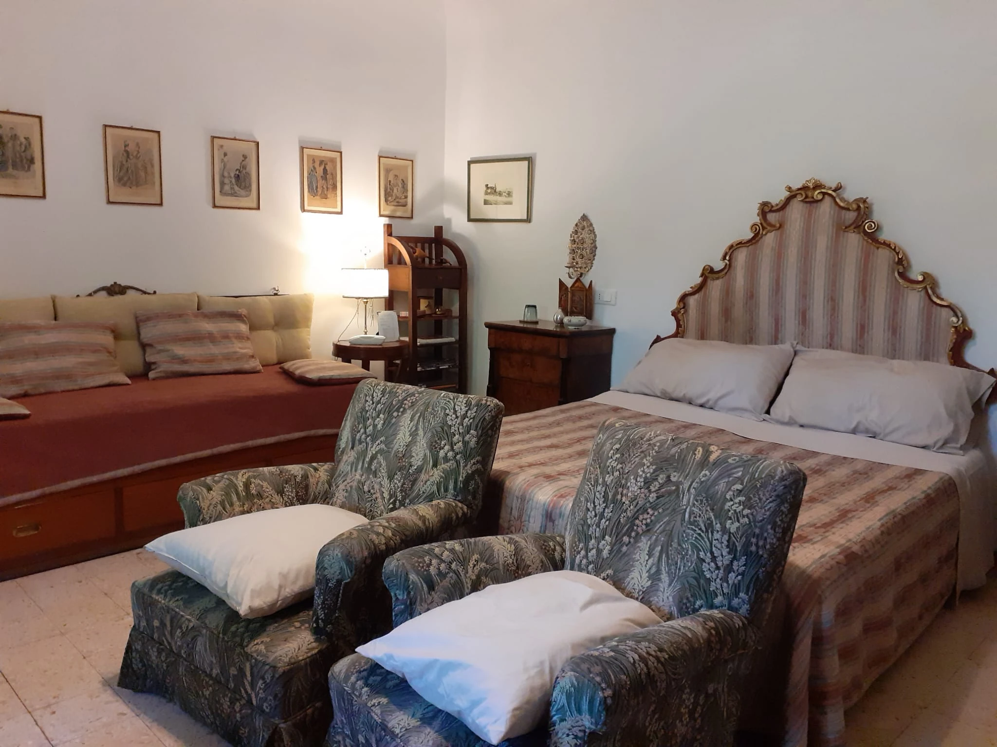 Belvedere bedroom with double bed, sofa bed and armchairs
