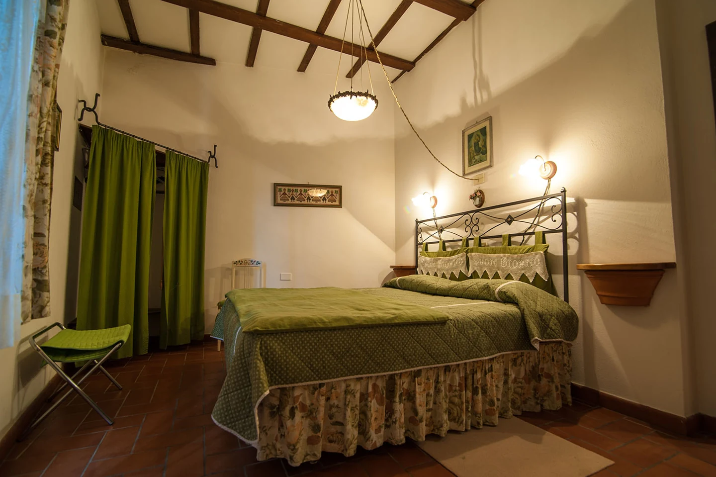 Corsetto bedroom with a double bed