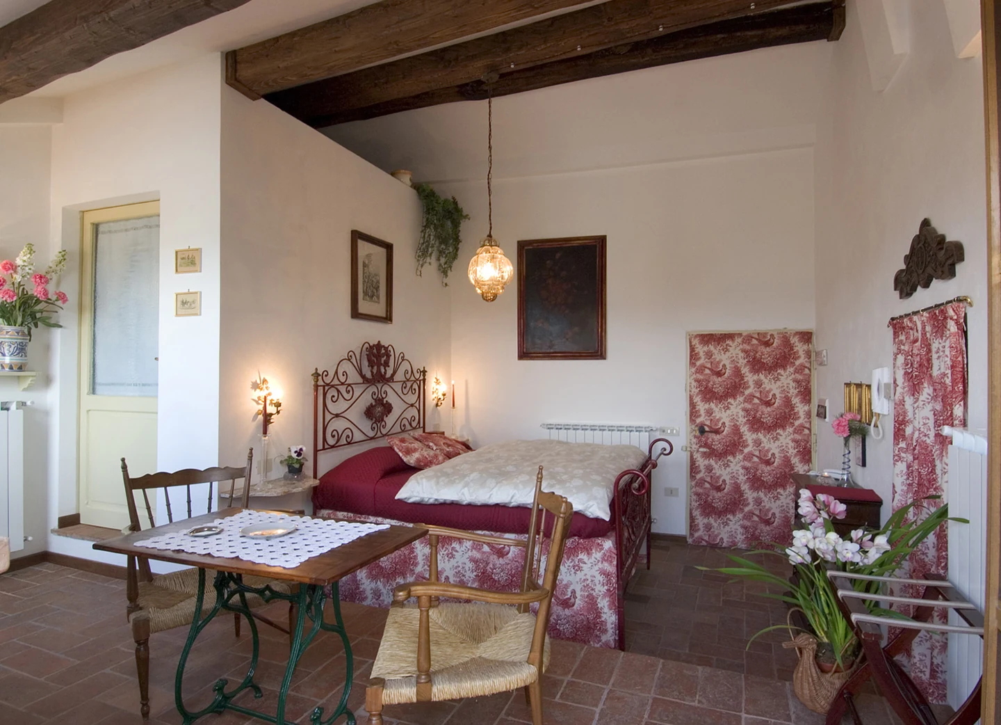 Poggiolo bedroom and sitting area