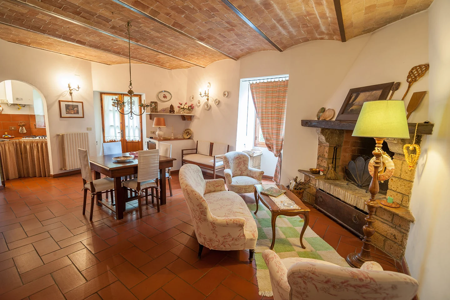 Primavera living room with fireplace