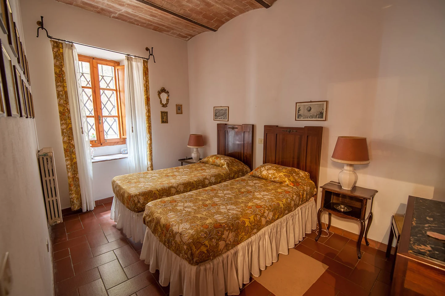Primavera bedroom